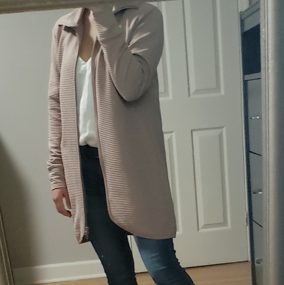 Pink sweater - Picture 2 of 3